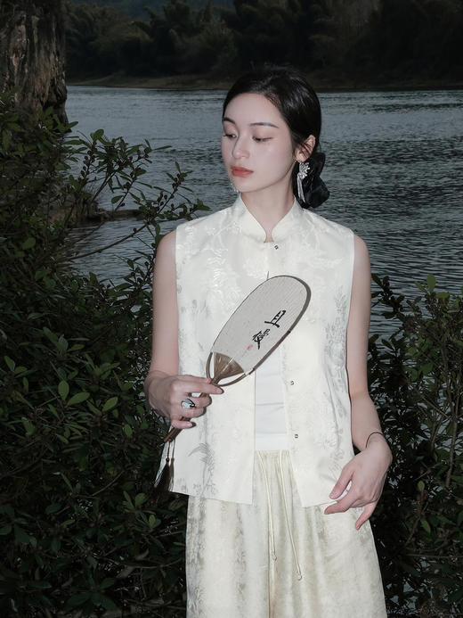 盛唐婧 |花鸟浮雕提花马甲 商品图0