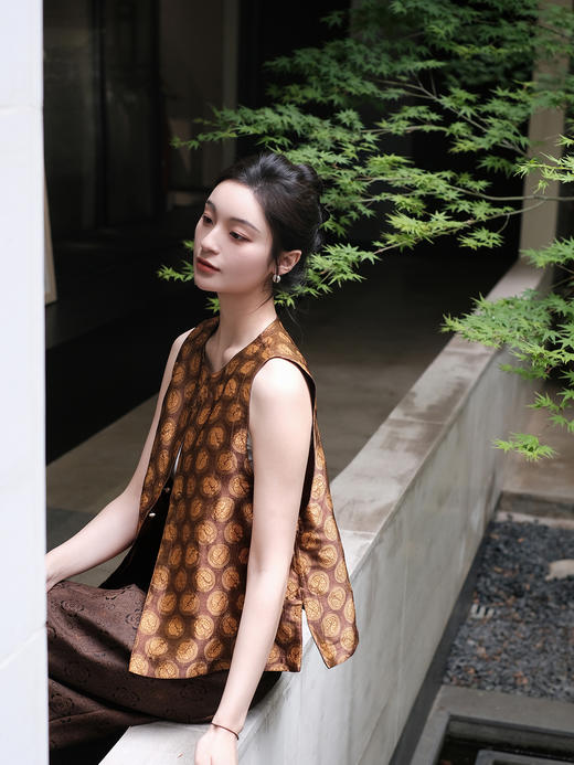 盛唐婧 |限量款 真丝宋锦双鱼马甲-金黄 商品图4