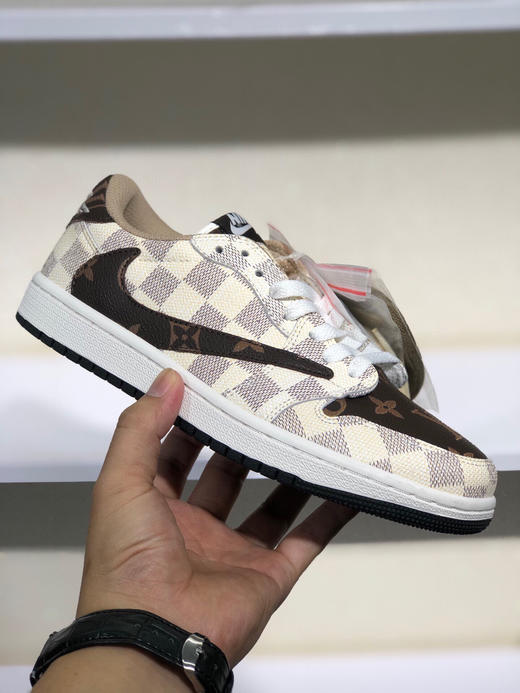 夏日特惠💰470 公司级 # 驴牌 LV x Air Jordan AJ1 Low OG SP 联名倒勾低帮 商品图0