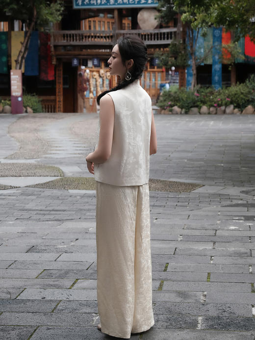 盛唐婧 |花鸟浮雕提花马甲 商品图5