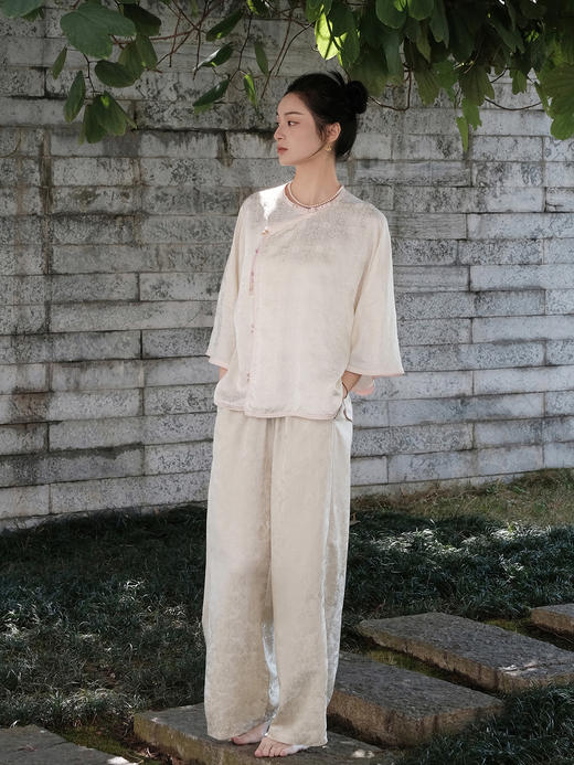 盛唐婧 |米杏色国风提花上衣[特价品] 商品图7