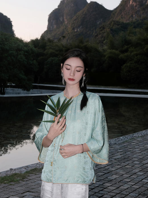 盛唐婧 |淡翠绿国风提花上衣[特价品] 商品图0
