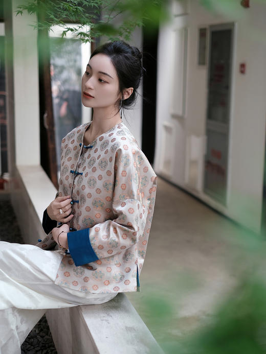 盛唐婧 |真丝宋锦钱币纹撞色对襟外套 商品图5