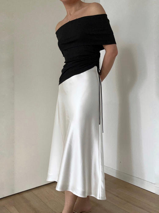 My Dearest｜1147TOBK  INTENTION acetate off fhe shoulder TOP [ 黑色一字领上衣  不含胸针] 商品图7