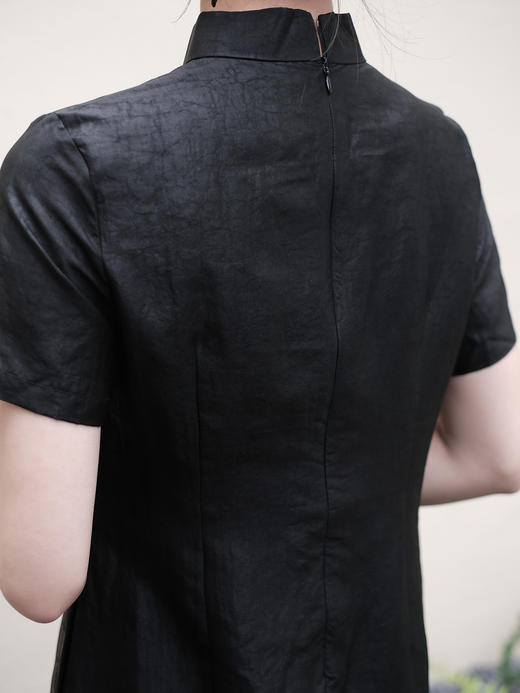 盛唐婧 |真丝香云纱龟裂纹奥黛连衣裙 商品图5