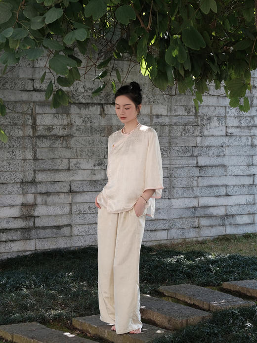 盛唐婧 |米杏色国风提花上衣[特价品] 商品图10