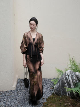 盛唐婧 |真丝重缎定位花竹报平安半裙