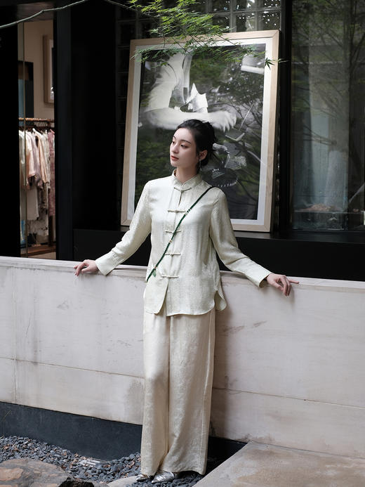 盛唐婧 |真丝花罗百搭对襟衬衫-白绿色 商品图3