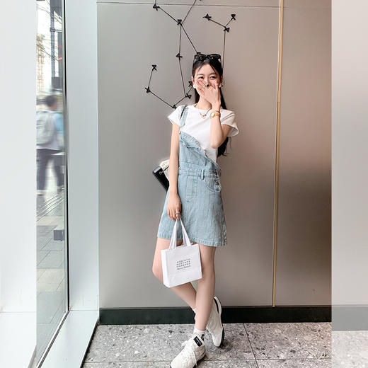 <曾小咸推荐> 【遛弯酷妹】白色短袖+背带裙 商品图2