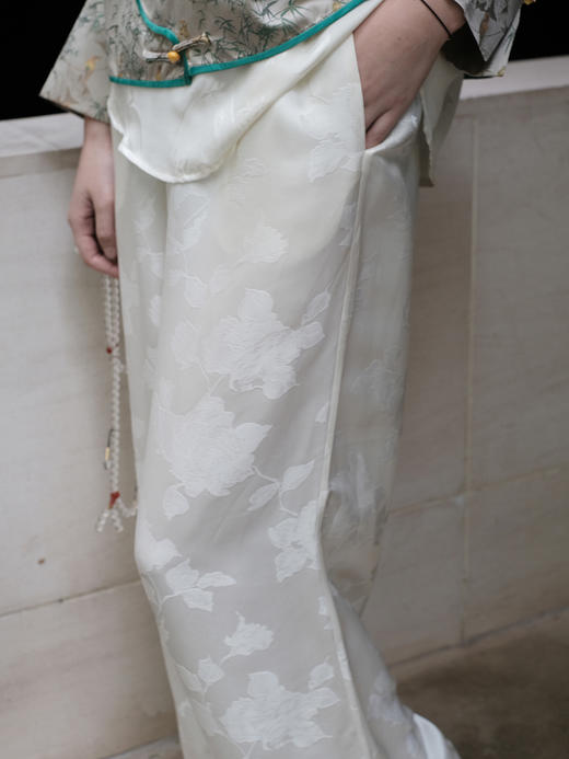 盛唐婧 |桑蚕丝重缎折枝玫瑰花直筒裤-白色 商品图4