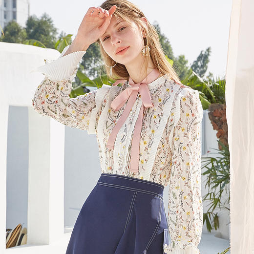 欧芮儿2022春装新款长袖碎花雪纺衫女时尚复古百搭蝴蝶结蕾丝衫 商品图1