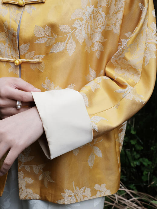 盛唐婧 |真丝缎提花折枝牡丹外套-明黄 商品图3