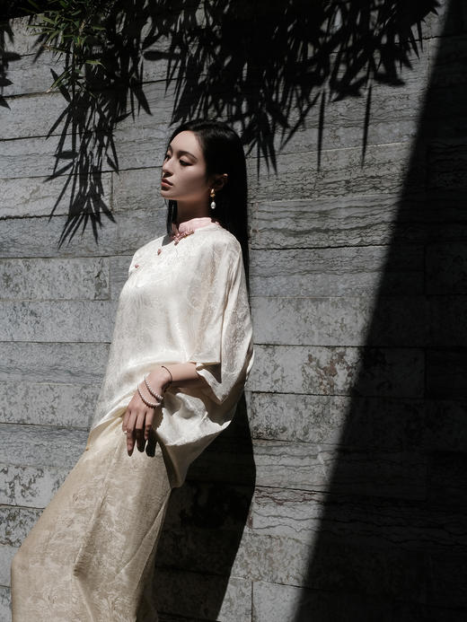 盛唐婧 |米杏色新中式国风提花上衣 商品图7