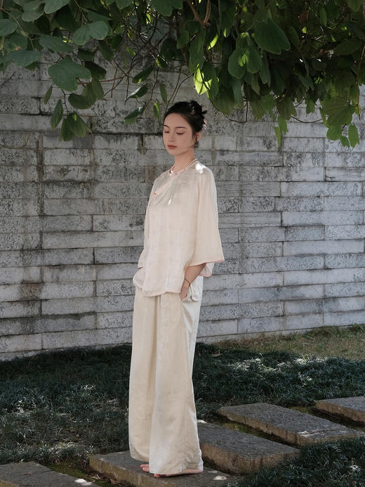 盛唐婧 |米杏色国风提花上衣[特价品] 商品图9
