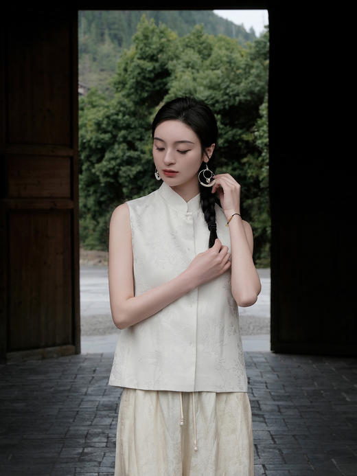 盛唐婧 |花鸟浮雕提花马甲 商品图1