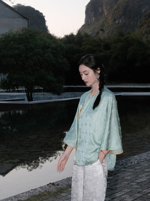 盛唐婧 |淡翠绿国风提花上衣[特价品] 商品图2