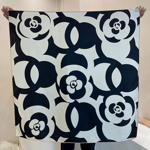 XL- 192676法式经典山茶花黑米雅致篙级斜纹绸 14姆米桑蚕丝斜纹真丝丝巾 商品图0