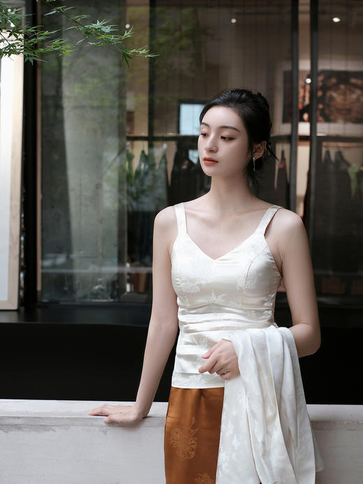 盛唐婧 |桑蚕丝提花修身美背 商品图3