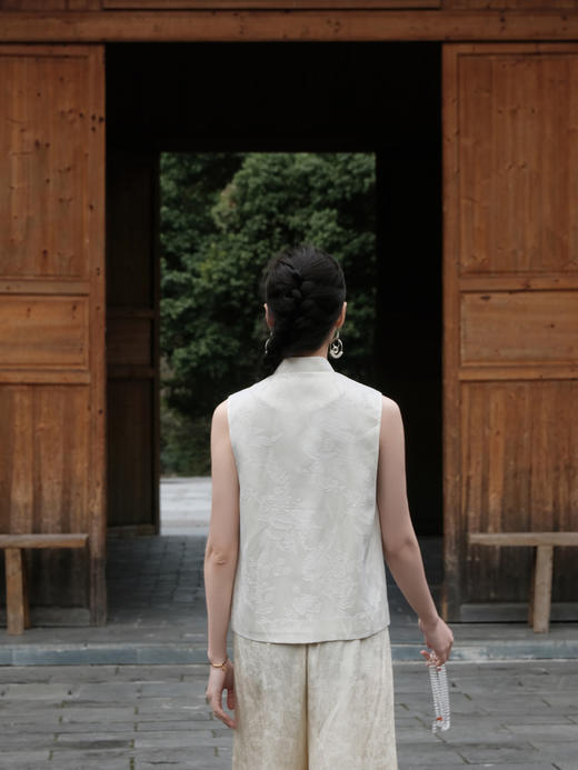 盛唐婧 |花鸟浮雕提花马甲 商品图2