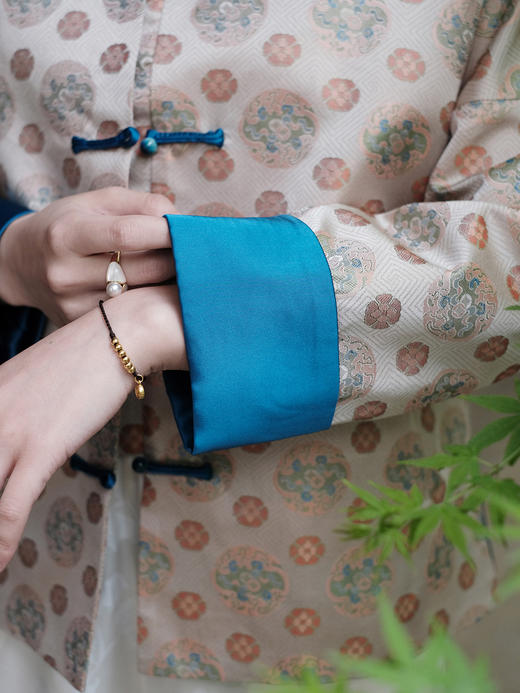 盛唐婧 |真丝宋锦钱币纹撞色对襟外套 商品图3