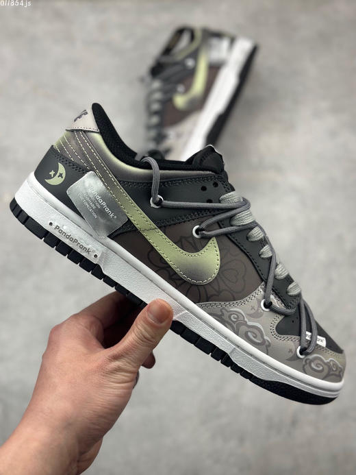 夏日特惠💰470 Nike Dunk Low 绑带定制 灰棕绿
此款设计灵感来源于轻定制 商品图3