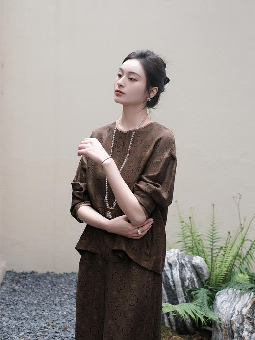 盛唐婧 |真丝香云纱花罗上衣 商品图5