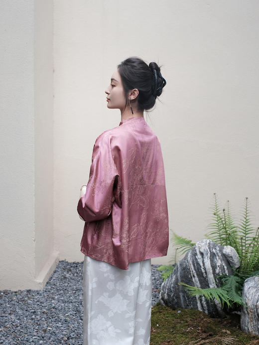 盛唐婧 |真丝缎提花折枝牡丹外套-粉色 商品图5