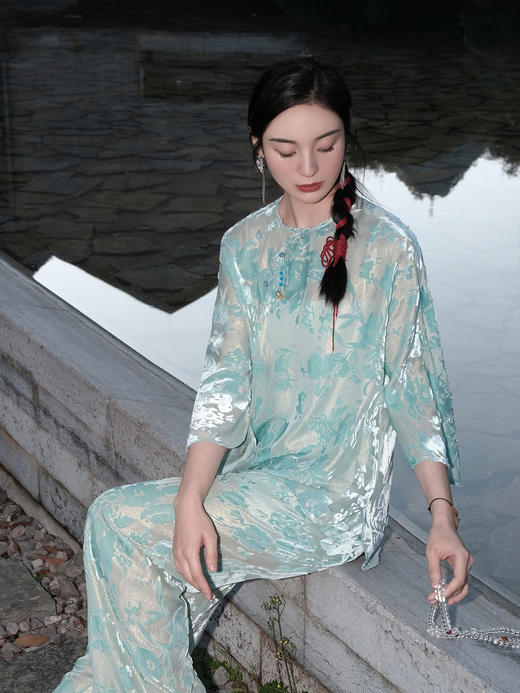 微瑕秒杀 | 盛唐婧 |蒂芙尼蓝国风丝绒上衣[特价品](特殊商品不退不换) 商品图6