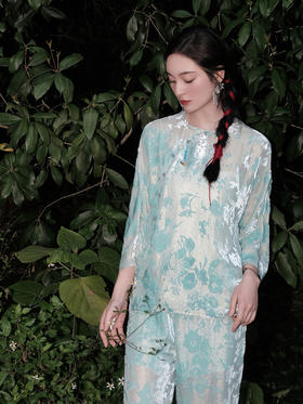 微瑕秒杀 | 盛唐婧 |蒂芙尼蓝国风丝绒上衣[特价品](特殊商品不退不换)