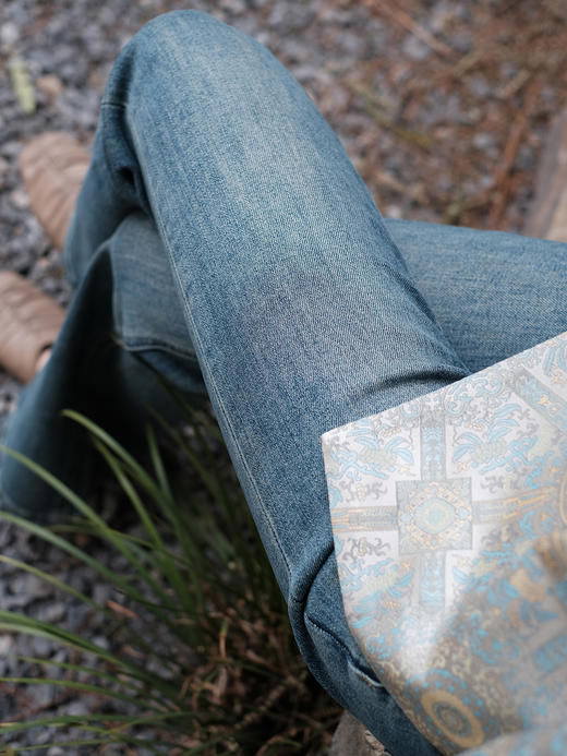 盛唐婧 |深蓝高腰牛仔微喇裤[特价品] 商品图1