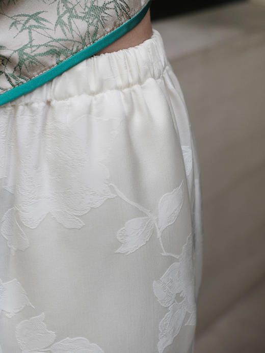 盛唐婧 |桑蚕丝重缎折枝玫瑰花直筒裤-白色 商品图5