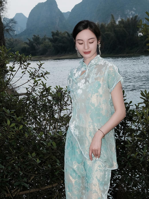 盛唐婧 |蒂芙尼蓝国风丝绒短袖上衣 商品图3