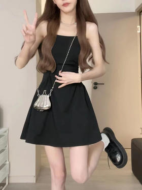 【法式赫本风，可盐可甜！】2024夏季新款清新甜美性感高腰弹力，显瘦气质褶皱设计感吊带连衣裙-lm！