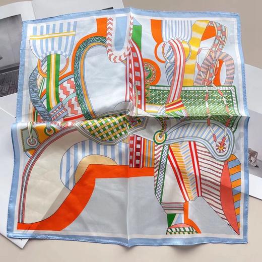 XL马车印花真丝丝巾女四季可用职业小领巾复古民族桑蚕丝小方巾女 商品图2