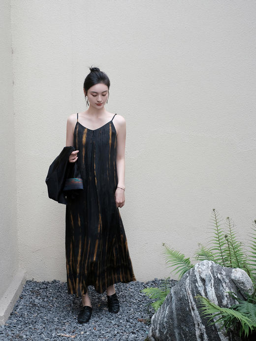 盛唐婧 |真丝重缎内搭吊带裙 商品图0