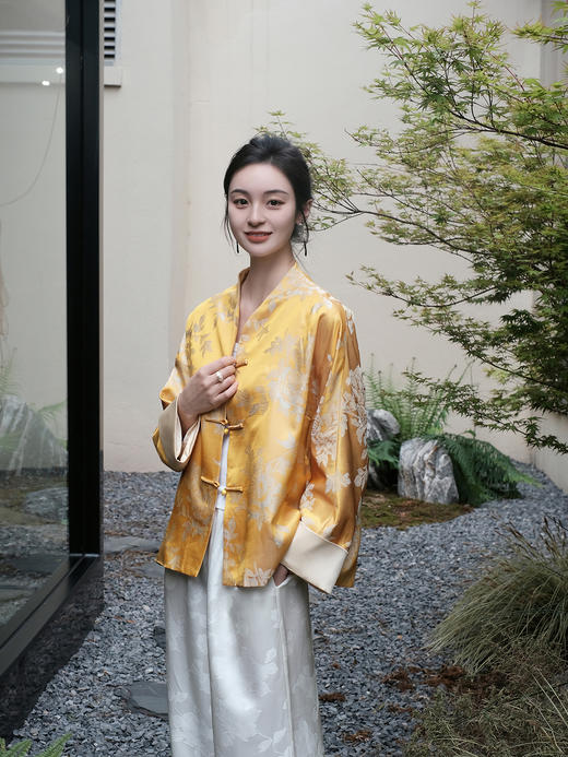 盛唐婧 |真丝缎提花折枝牡丹外套-明黄 商品图5