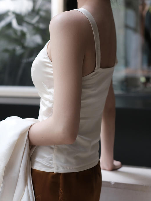 盛唐婧 |桑蚕丝提花修身美背 商品图2