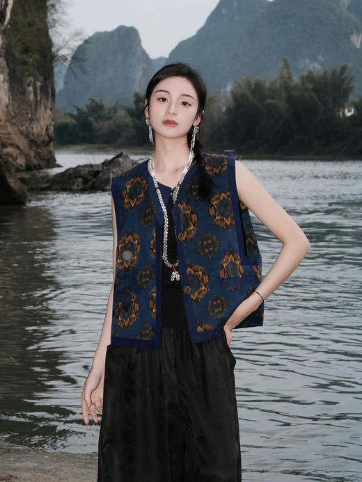 盛唐婧 |真丝重缎香云纱团花马甲 商品图0