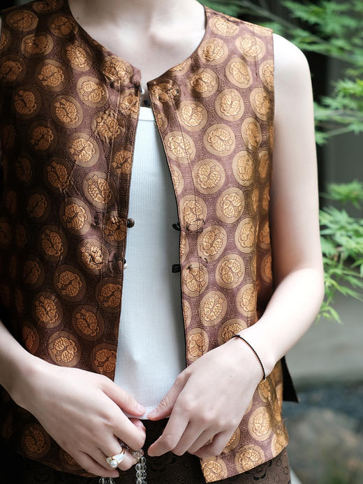 盛唐婧 |限量款 真丝宋锦双鱼马甲-金黄 商品图2