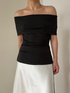 My Dearest｜1147TOBK  INTENTION acetate off fhe shoulder TOP [ 黑色一字领上衣  不含胸针]