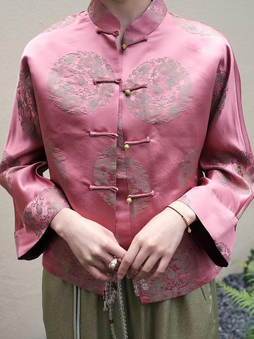 微瑕秒杀 |盛唐婧 |真丝库缎龙纹外套-粉色[特价品](特殊商品不退不换) 商品图1