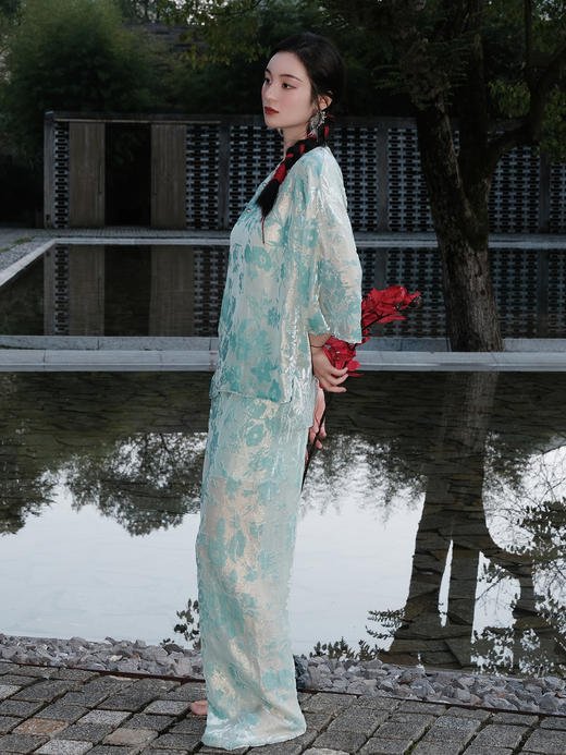 微瑕秒杀 | 盛唐婧 |蒂芙尼蓝国风丝绒上衣[特价品](特殊商品不退不换) 商品图9