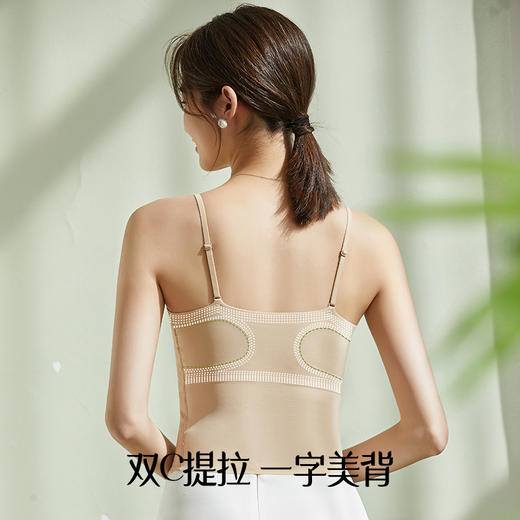 新品《再也不怕胸下垂》飘逸轻盈的蕾丝，果冻BRA 软而有型支撑，轻松聚拢上托，再现窈窕身姿。没有钢圈的束缚，一字美背，双C提拉，舒适透气的质感，让美背更自由呼吸，尽显自信美态！ 商品图1