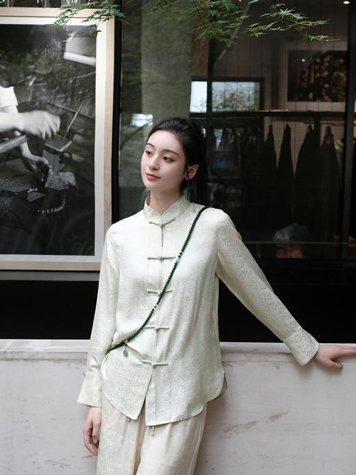 盛唐婧 |真丝花罗百搭对襟衬衫-白绿色 商品图0