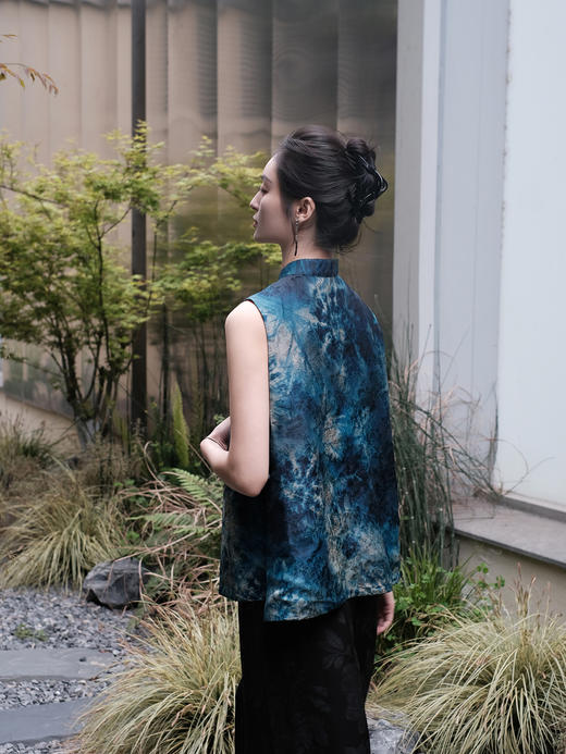 盛唐婧 |青花瓷两面穿扎染马甲  扎染面无扣子 商品图3