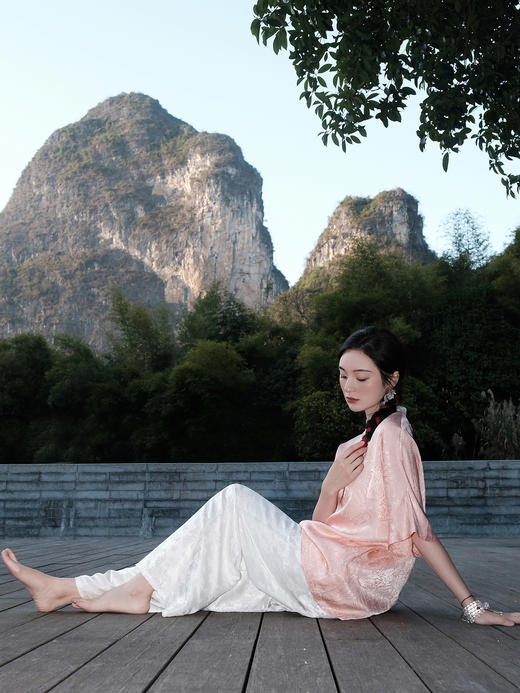 盛唐婧 |桃夭粉新中式国风提花上衣 商品图10