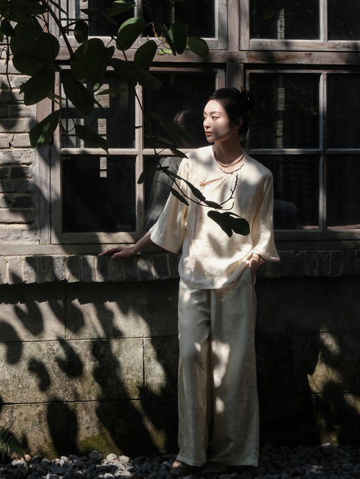 盛唐婧 |米杏色国风提花上衣[特价品] 商品图11