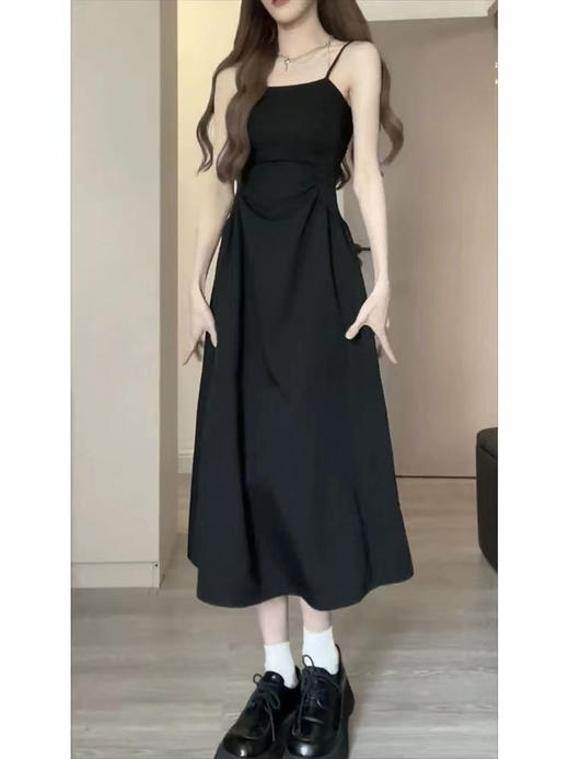 【法式赫本风，可盐可甜！】2024夏季新款清新甜美性感高腰弹力，显瘦气质褶皱设计感吊带连衣裙-lm！ 商品图3