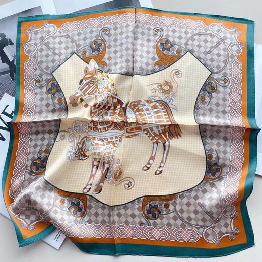 XL马车印花真丝丝巾女四季可用职业小领巾复古民族桑蚕丝小方巾女 商品图1