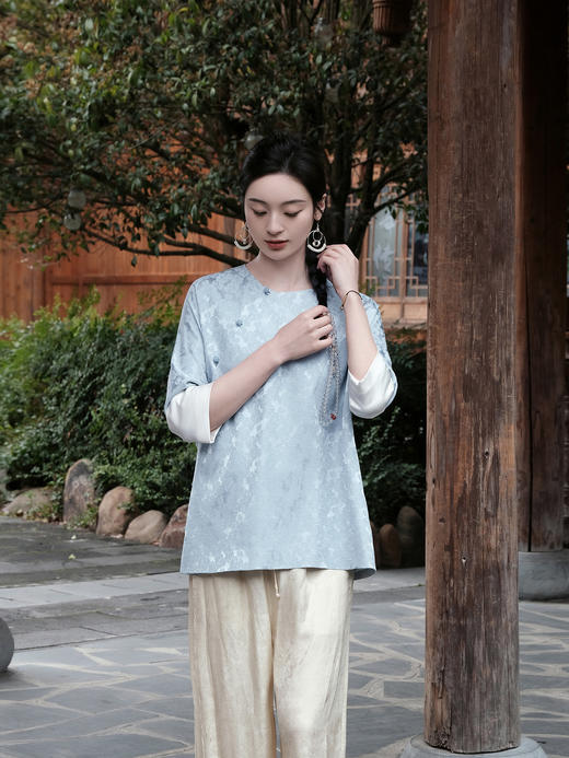 盛唐婧 |繁花丝麻提花中袖上衣 商品图4